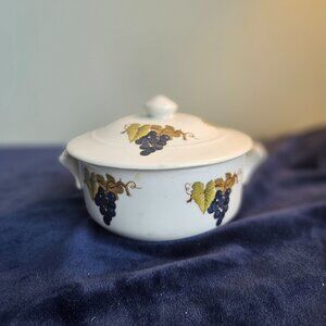 CORDON BLEU VINTAGE GRAPE HARVEST PATTERN CASSEROLE DISH